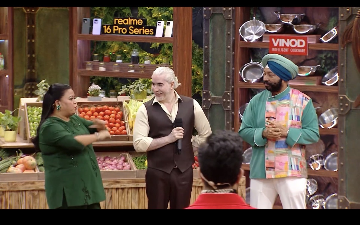 Dr Sudarshan with Bharti Laghter Queen at Laughter Chef Season 3